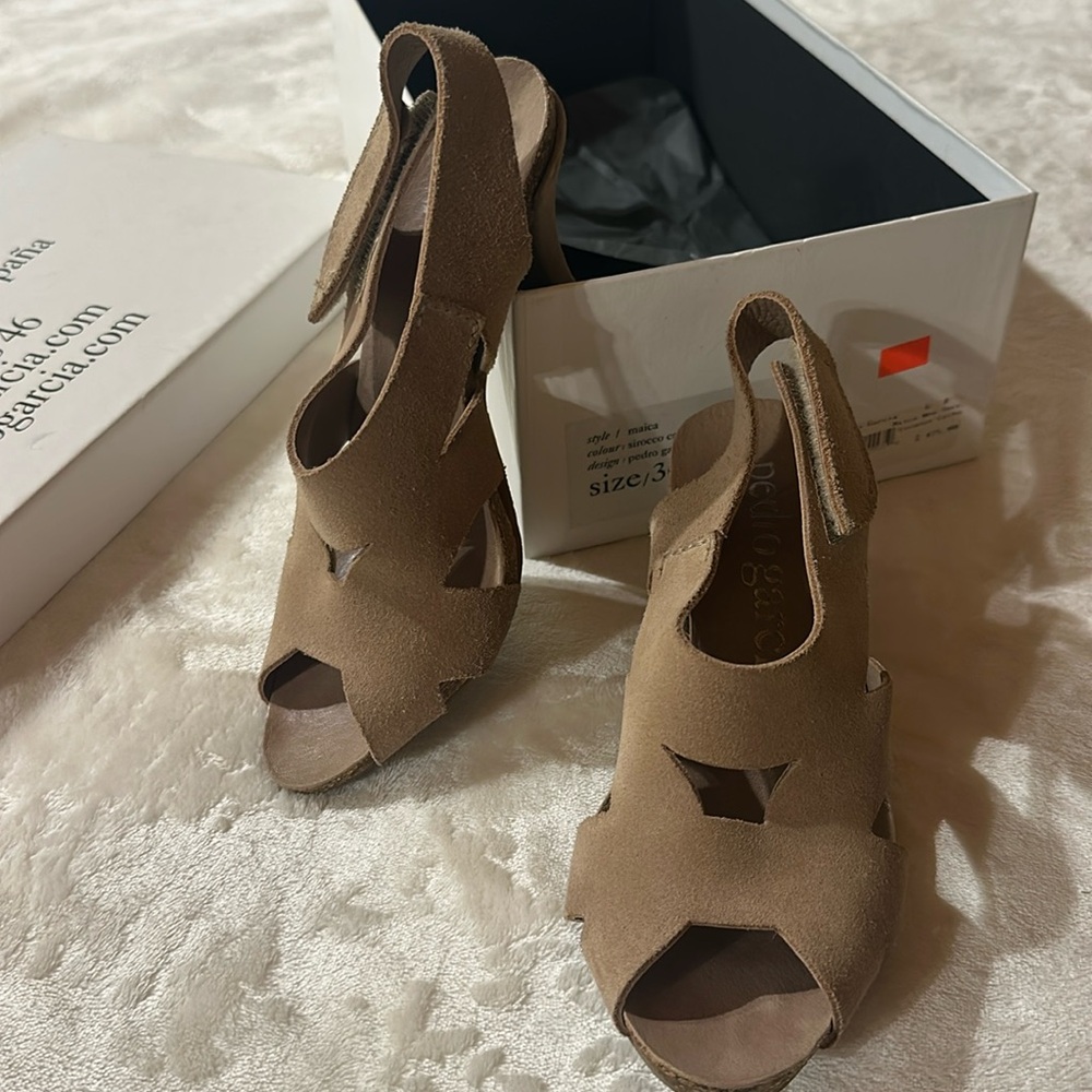 Taupe Pedro Garcia. Excellent condition.